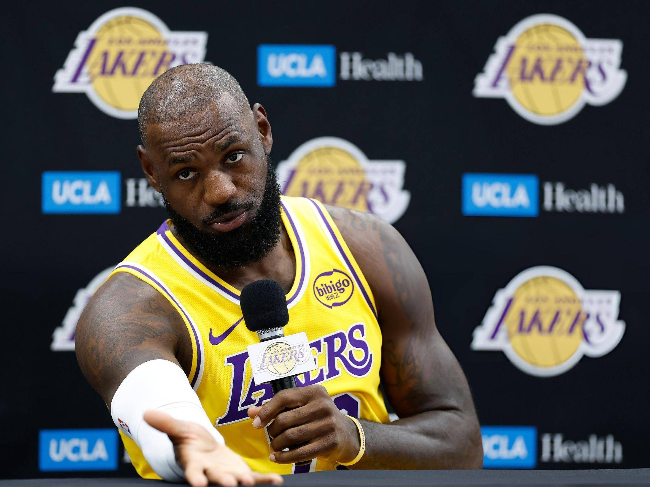 开云-包含詹姆斯回归赛场，爆冷首场状态亮眼，澳大利亚队观众沸腾！的词条